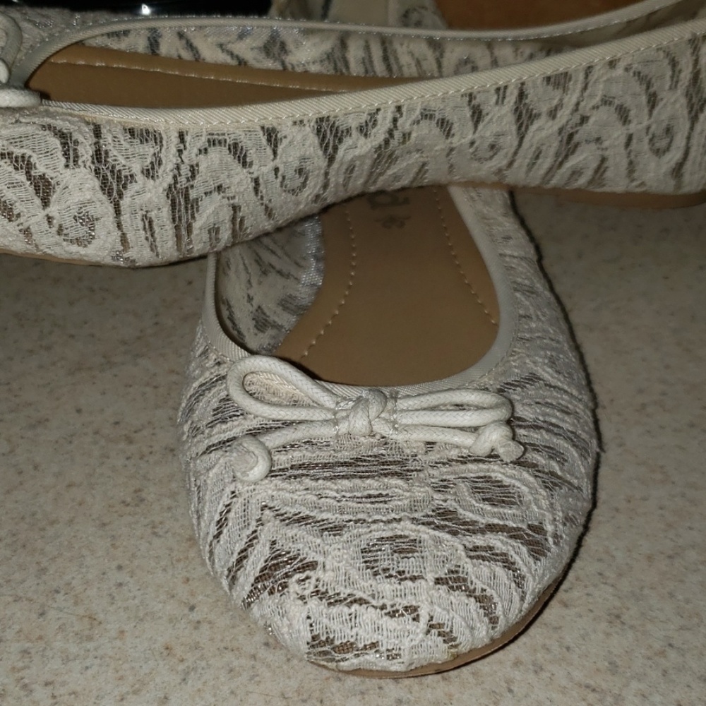 White lace flats shoes